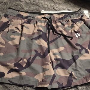 Young LA Camo Shorts, XL